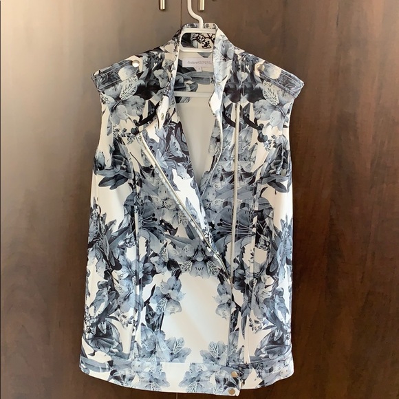 Loose fitting floral vest - Picture 3 of 5